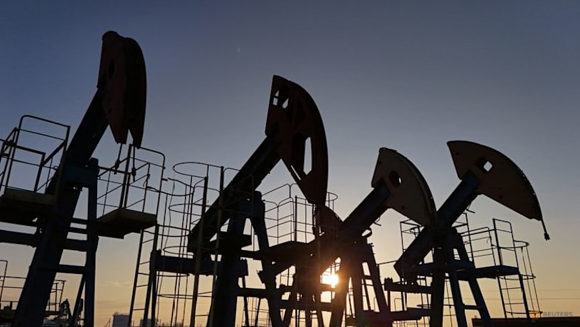 Oil prices fall 5% on US-Iran de-escalation