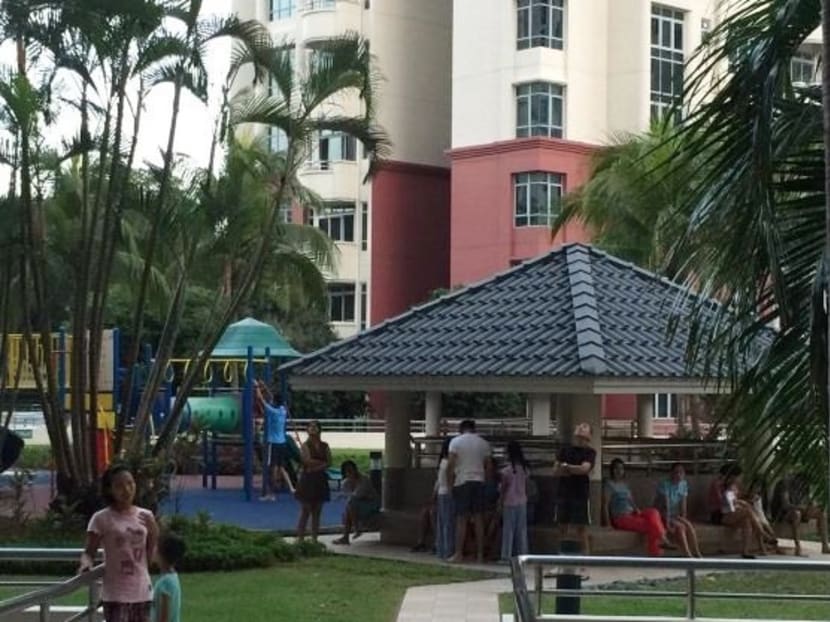 Singaporeans downstairs after feeling a tremor caused by the latest earthquake to hit Indonesia on June 2, 2016. Photo: @parrysingh/Twitter