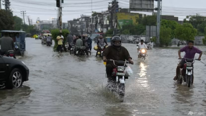 Hujan monsun lebat kembali landa Pakistan; setahun selepas banjir maut Hujan monsun lebat kembali landa Pakistan; setahun selepas banjir maut