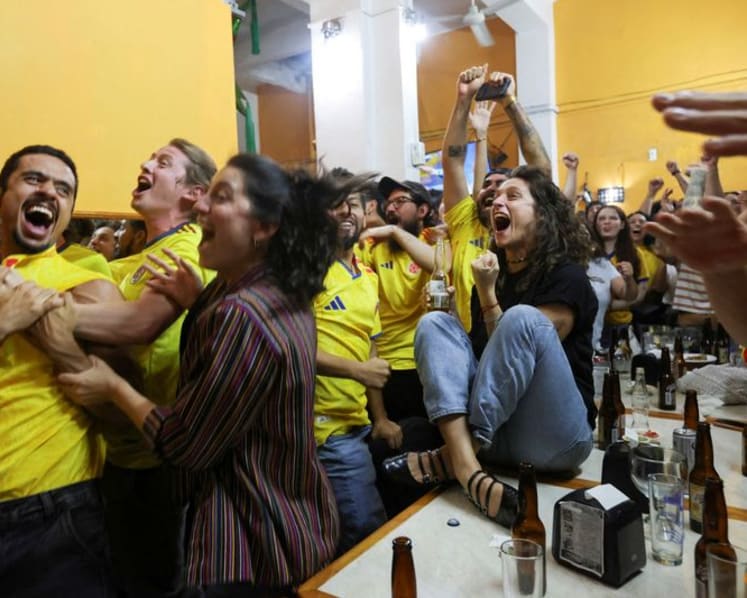 Mexico City turns yellow as Colombian fans make Azteca feel like home