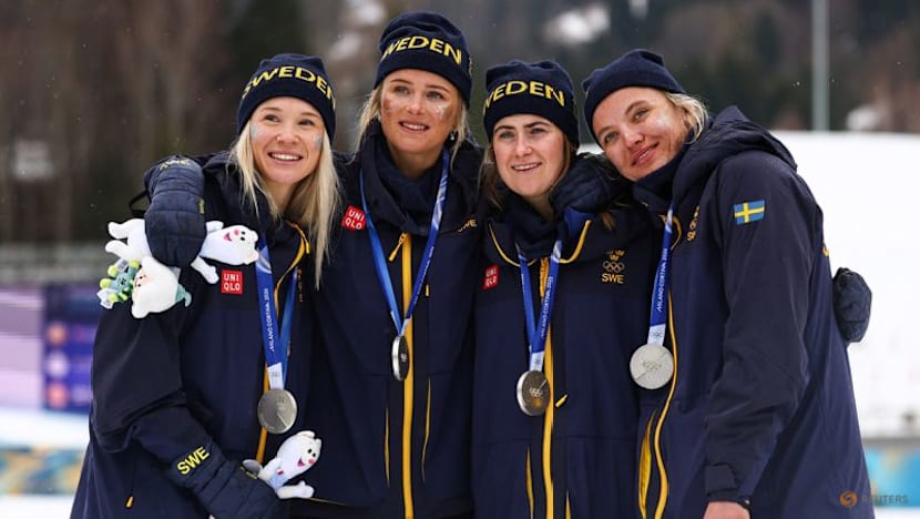 Crosscountry-Norway win women's relay, Sweden fight back to take silver