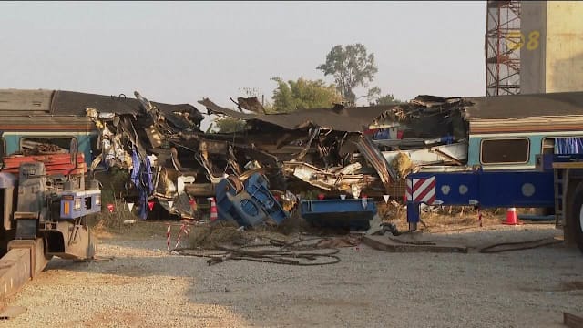 泰国起重机砸中火车事故增至32死64伤