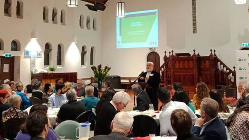 Azan berkumandang di gereja Melbourne, masyarakat 2 agama saling mengenali Azan berkumandang di gereja Melbourne, masyarakat 2 agama saling mengenali
