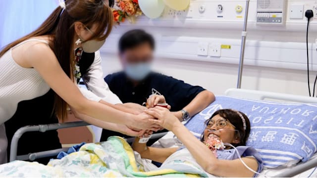 癌末母亲病榻见证爱女出嫁 感动落泪称“再无遗憾”