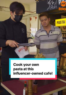 Influencer Lukey Chan opened a kid-friendly cafe called Pasta Papa, where diners can wear a chef’s uniform and cook their own pasta! And for those who can’t cook, there are chefs here to save you lah! 👨‍🍳🍝 #8dayseat #pastapapa #diypasta #lukeychan #cafe #carbonara #localfood #sgfoodie #sgfood  #kidsfriendly