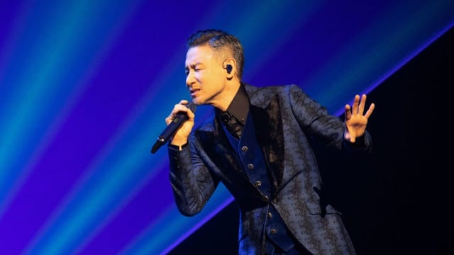  歌神不易当！张学友病愈重返舞台唱跳还做高难度动作