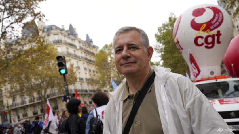 French healthcare workers who are unvaccinated against COVID-19 to face suspension 