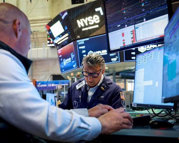 Trading Day: US stocks mixed, oil slides, SpaceX continues its ascent