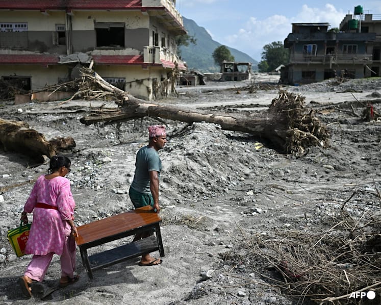 MFA reached out to nearly 100 Singaporeans, PRs in Nepal and Tibet after disaster: Vivian Balakrishnan