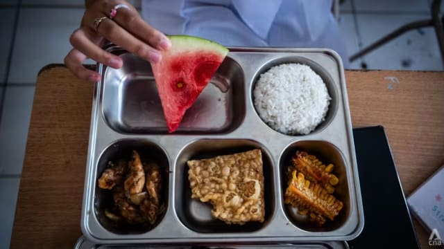 印尼逾360人吃免费学校午餐后食物中毒
