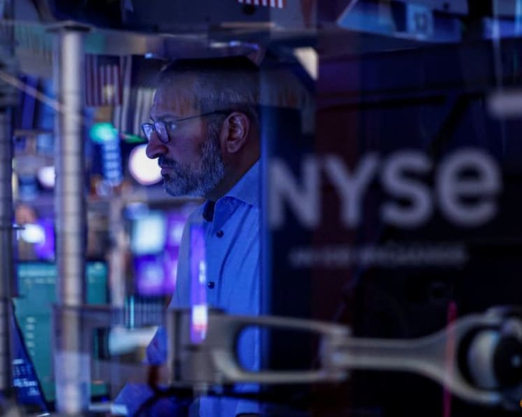 Stocks inch up, oil dips as traders eye US-Iran talks