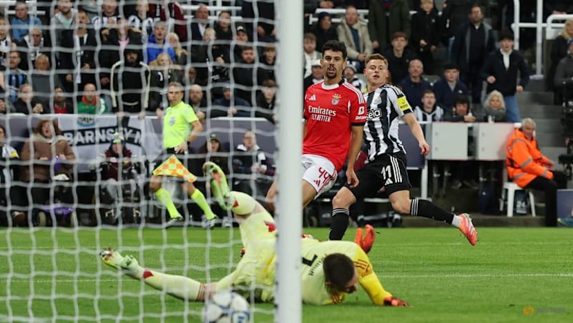 Gordon and Barnes strike as Newcastle outclass Benfica