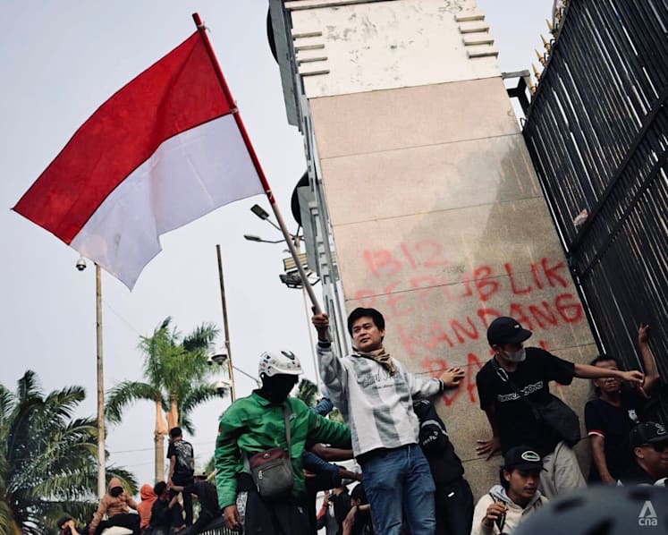 Thousands protest in Jakarta for stronger anti-corruption measures