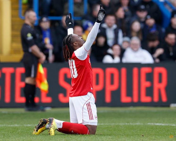 Eze thunderbolt guides Arsenal past Mansfield into FA Cup quarter-finals