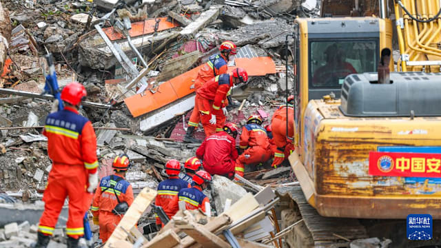 重庆山体崩塌增至8死34失联 习近平指示全力搜救
