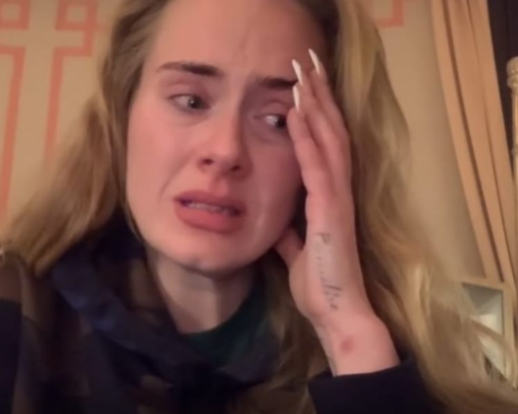 Singer Adele in tears over last-minute postponement of Las Vegas shows