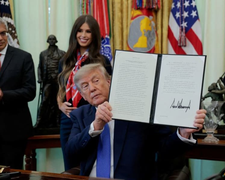 Doctors raise alarm over Trump’s push to scale back US childhood vaccinations 