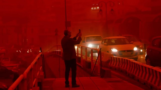 希腊风暴肆虐酿一死 沙尘笼罩天空橙红色