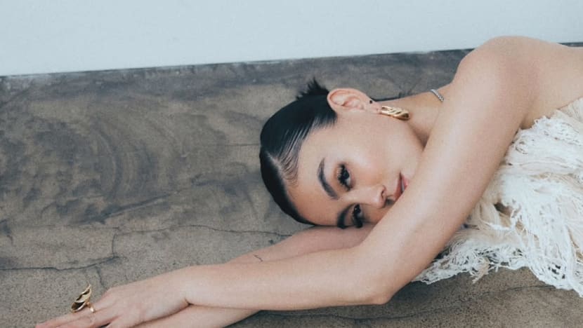 'Saya bukan dari keluarga kaya': Agnez Mo bahas kisruh royalti Rp1,5 M, belajar UU dengan Menteri Hukum 'Saya bukan dari keluarga kaya': Agnez Mo bahas kisruh royalti Rp1,5 M, belajar UU dengan Menteri Hukum