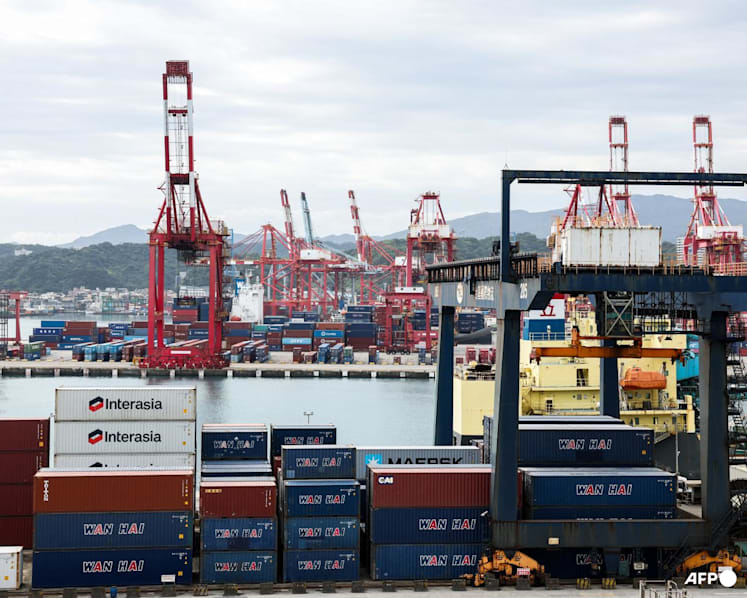 Hours before trade deal deadline, Trump orders new tariffs for dozens of economies