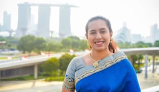 தமிழ்க் கற்றல் வளங்களை உருவாக்கும் இளம் அன்னை