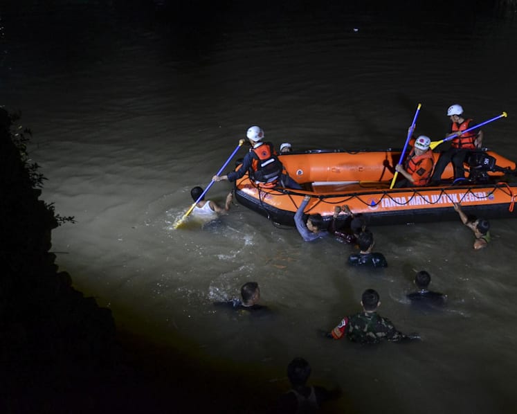 11 students drown, 10 rescued during school outing for river cleanup in Indonesia