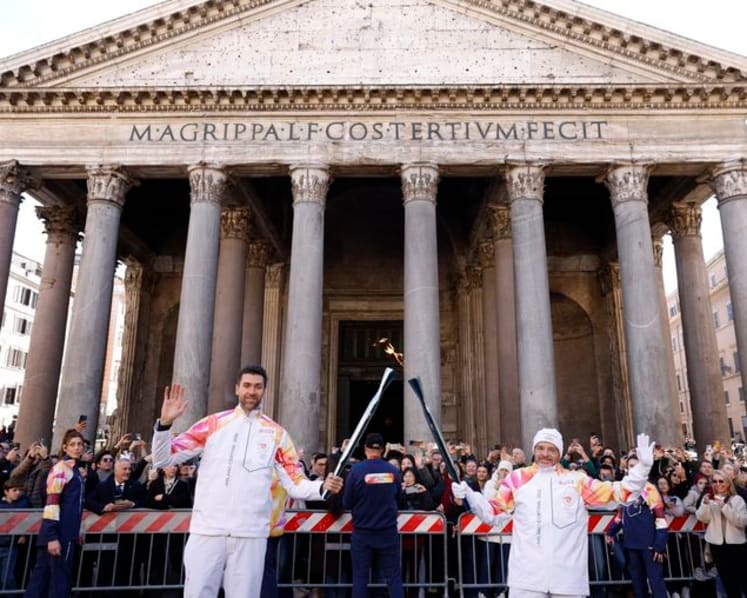 Flame begins Italian tour ahead of Milano Cortina Games