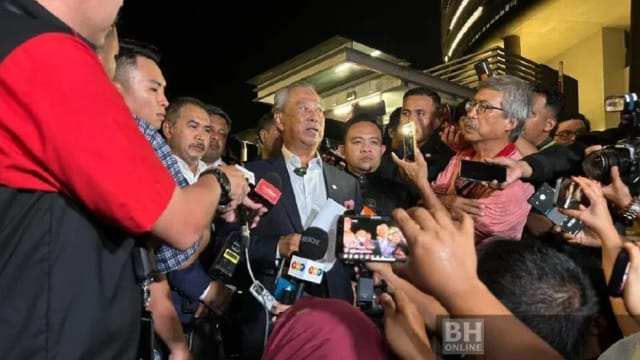 八个多小时后 马国前首相慕尤丁获保释离开反贪会 