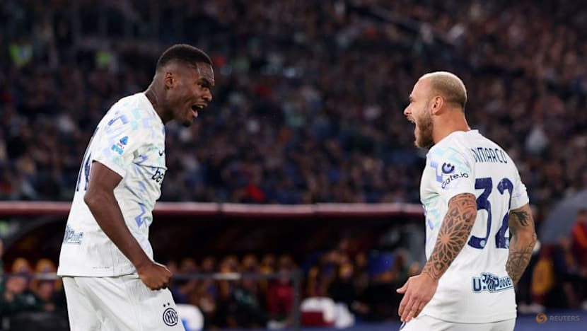 Faltering Napoli host rising Inter in tight title race