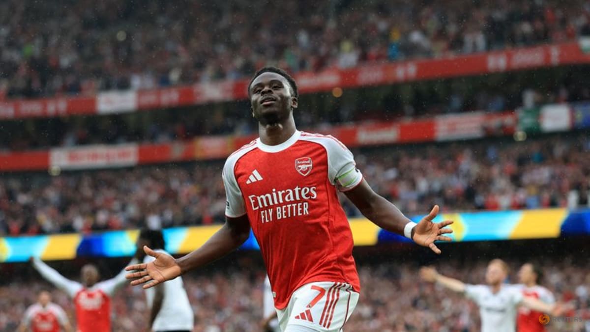 Arsenal breeze past Fulham to open six-point gap over Man City
