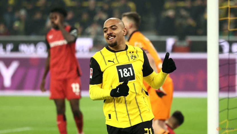 Dutch striker Malen joins Aston Villa from Dortmund