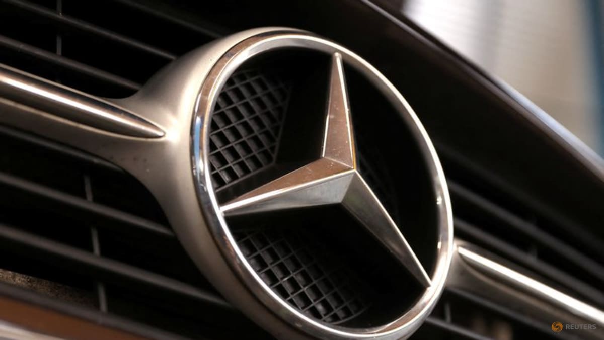 Mercedes in early talks with Geely to deepen ties, Bloomberg reports
