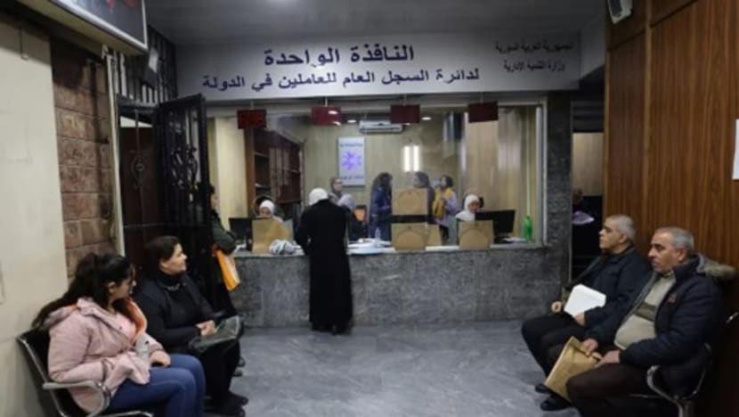 Pemerintah baru Suriah merombak administrasi dengan privatisasi, berhentikan pegawai negeri