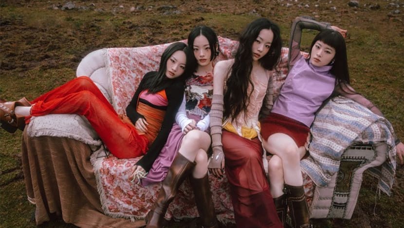 quadruplets_red_on_wood quadruplets_red_on_wood