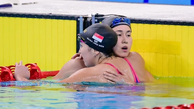 柯家姐妹包揽女子100米蝶泳项目金牌和银牌