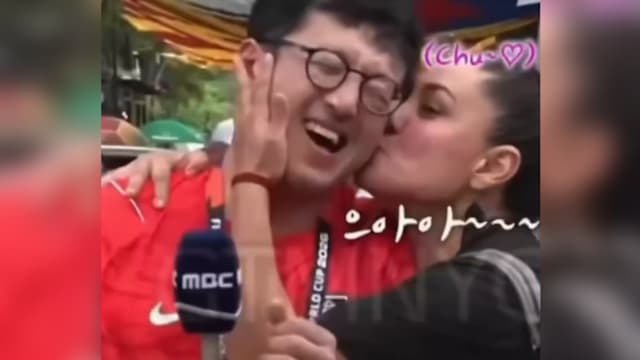 世界杯直播现场韩国记者遭突吻走红