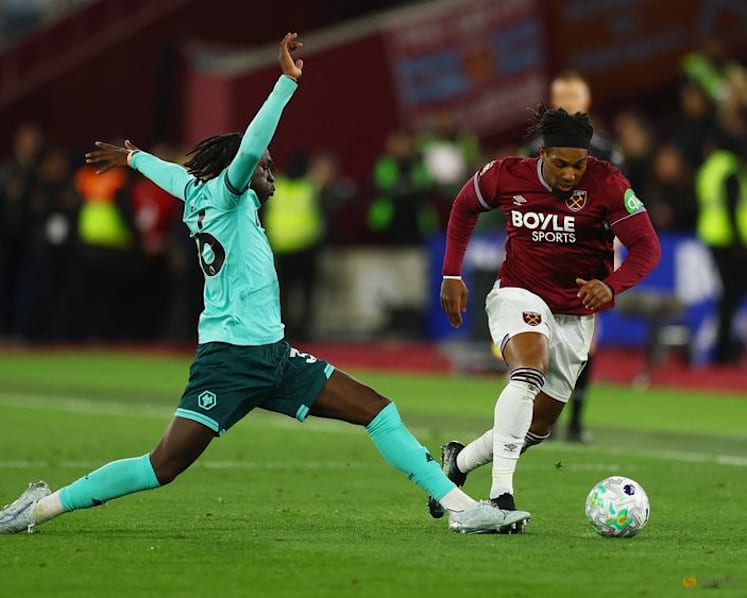 West Ham out of relegation zone with 4-0 win over Wolves