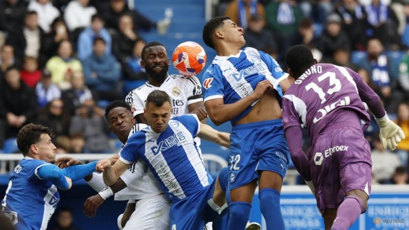 Ten-man Real overcome lowly Alaves 1-0 after Mbappe sees red