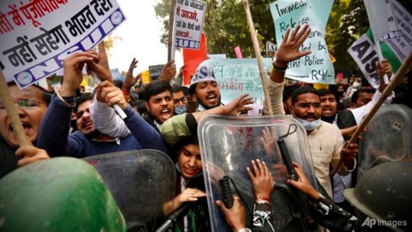 Supporters of protesting Indian farmers scuffle with police