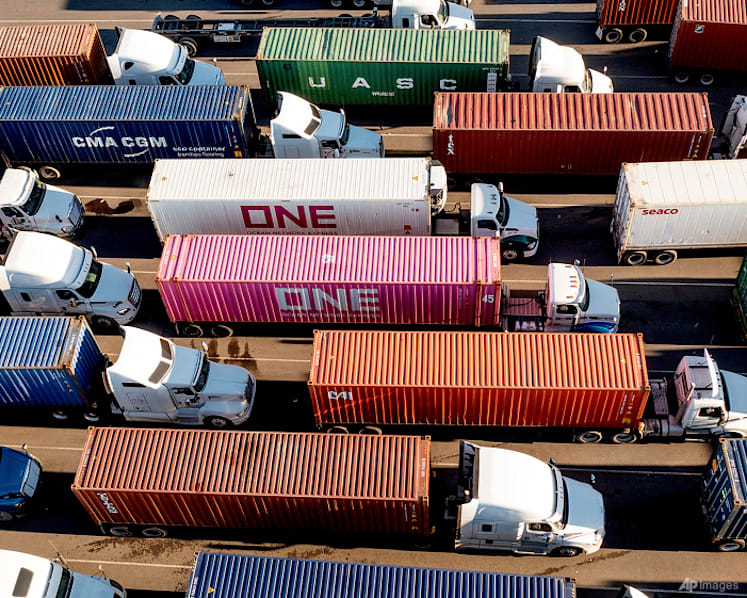 California faces roadblocks in ambitious plan to phase out heavily-polluting diesel trucks