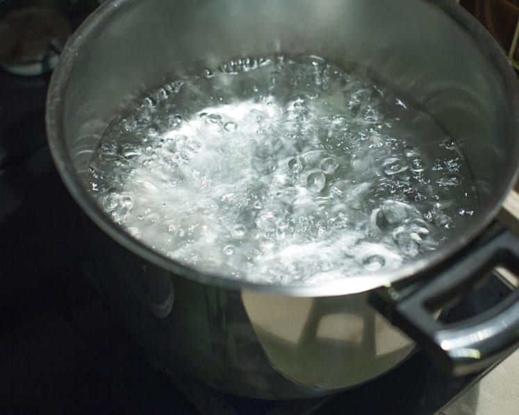 Mother who scalded her 4 children with hot water gets probation
