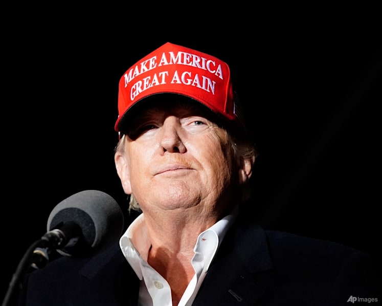 Trump rings in 2023 facing headwinds in his White House run