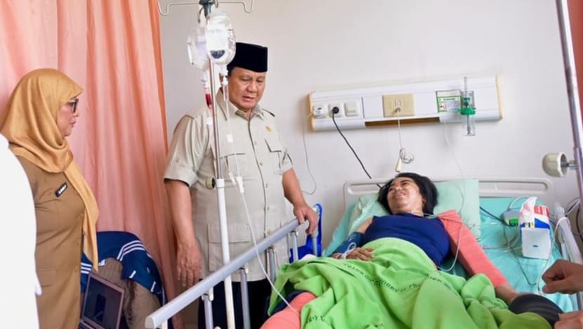 Prabowo jenguk korban tabrakan kereta, janji investigasi dan bangun 'flyover'