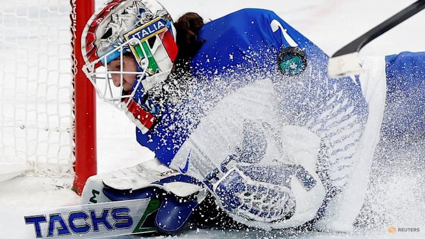 Ice hockey-Durante dazzles despite Italy exit to US