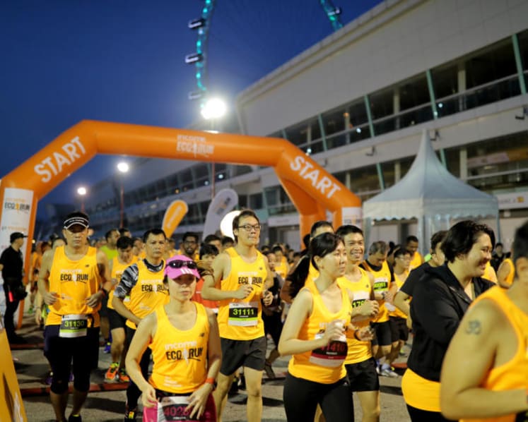 Running with reusable cups to reduce waste