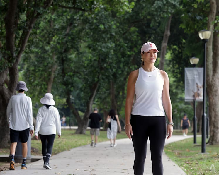 Behind a 'perfect' expat life, this British woman beats loneliness and anxiety with daily walks that grew into a movement