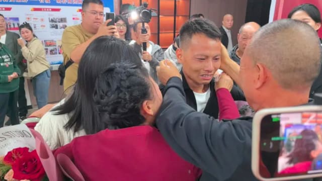 亲情无价！寻儿31年终团聚 四川夫妇赠百万房产
