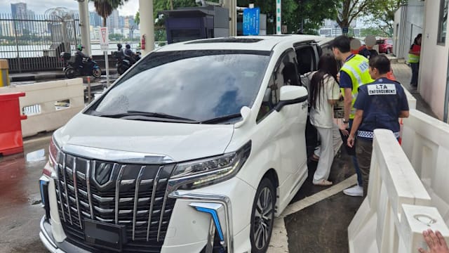 不停抓！今再有十辆非法跨境载客车辆被扣押