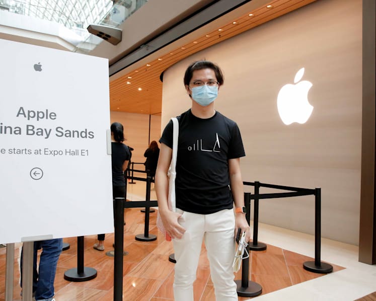 First customer at ‘floating’ Apple store at MBS had sleepless night, arrived 4 hours early