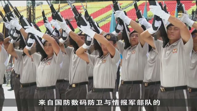国庆庆典表演者 抓紧时间练习和彩排